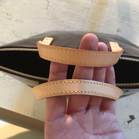 Louis Vuitton Bellevue PM in Amarante NEW - Picture 6 of 8